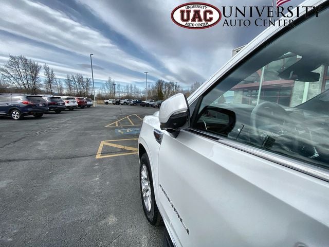 2025 GMC Yukon 4WD Denali